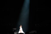 前田敦子（写真は8月26日公演より）。 (C)AKS