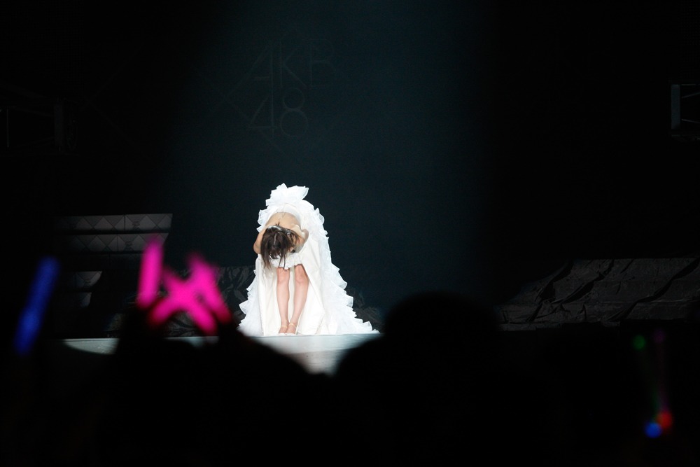 前田敦子（写真は8月26日公演より）。 (C)AKS