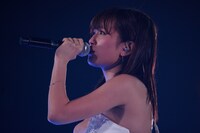 「夢の河」を歌う前田敦子（写真は8月26日公演より）。 (C)AKS
