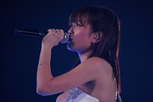 「夢の河」を歌う前田敦子（写真は8月26日公演より）。 (C)AKS