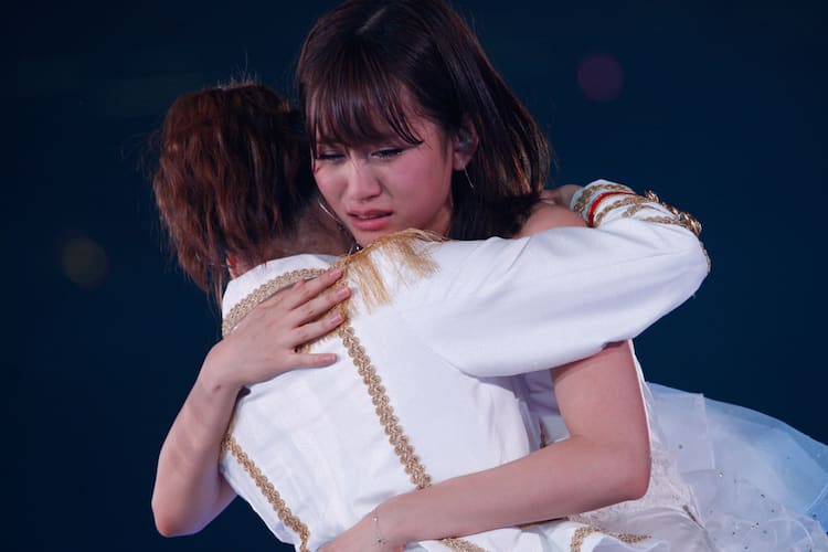 AKB48ドーム最終日に前田敦子号泣「私の青春の全て」 - 音楽ナタリー