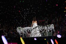 前田敦子（写真は8月26日公演より）。 (C)AKS