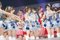 AKB48（写真は8月26日公演より）。 (C)AKS