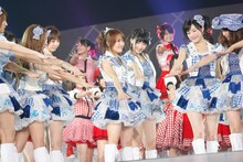 AKB48（写真は8月26日公演より）。 (C)AKS