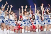 AKB48（写真は8月26日公演より）。 (C)AKS