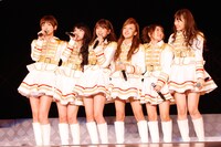 「夕陽を見ているか？」を披露するAKB48初期メンバー（写真は8月25日公演より）。 (C)AKS