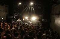 お披露目ライブには多くの観客が詰めかけた。（撮影：hajime kamiiisaka）