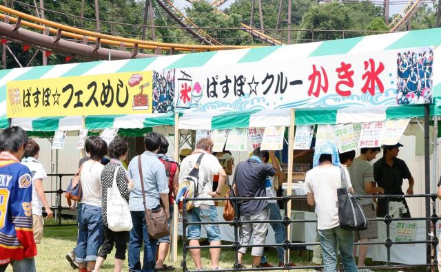 よみうりランド内には1日限りのフェスめし屋台が出現。