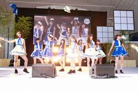 写真は「ぱすぽ☆夏空HANABIフェス」ステージの様子。