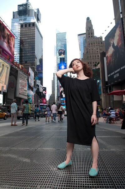 写真は新曲「でもない feat. Shing02」のレコーディングで訪れたニューヨークでのひとコマ。