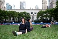 写真は新曲「でもない feat. Shing02」のレコーディングで訪れたニューヨークでのひとコマ。