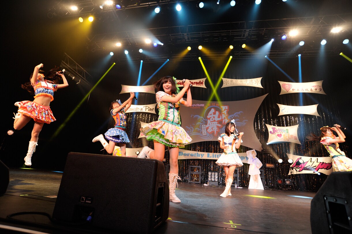 アイドル集合写真 ティーパーティー 日本縦断アイドル乱舞」最終戦でアイドル11組が大乱舞 - 音楽