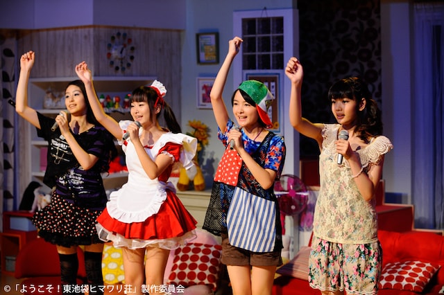 「雨上がりのミライ」を歌う矢野紫信、高橋優里花、葵わかな、田尻あやめ（写真左から）。