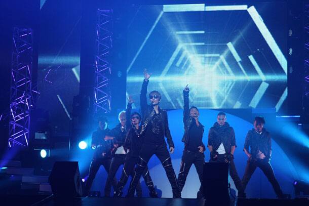 w-inds.踊り続けた「MOVE LIKE THIS」ツアー武道館公演 - 音楽ナタリー