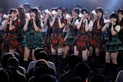「仲間の歌」を歌唱するSKE48。 (C)AKS