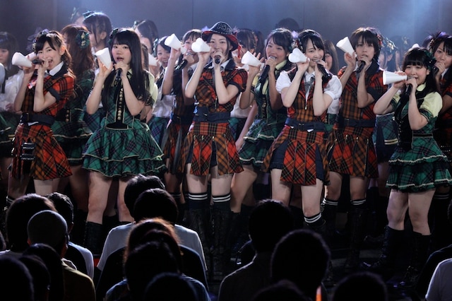 「仲間の歌」を歌唱するSKE48。 (C)AKS