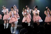 「逆上がり」を披露するSKE48チームE。 (C)AKS