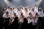 「体育館で朝食を」を初披露するSKE48白組。 (C)AKS