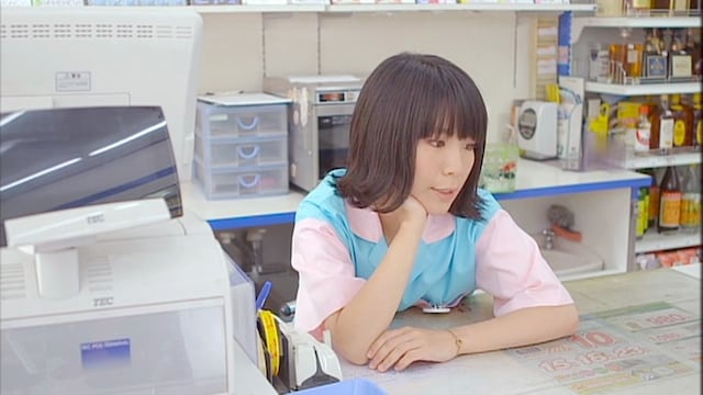 メジャーデビュー前にコンビニで働いていたという橋本絵莉子。