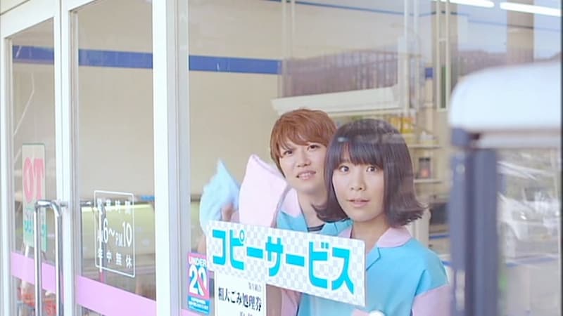 「コンビニエンスハネムーン」ビデオクリップのワンシーン。