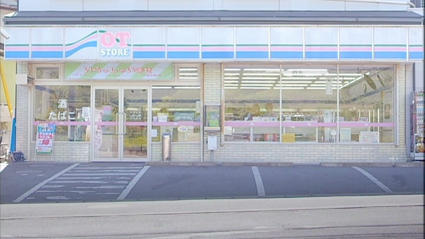 チャットモンチーの2人が勤務する架空のコンビニ「OT STORE」。