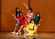 写真は鈴本演芸場で行われた桃黒亭一門サプライズライブの様子。