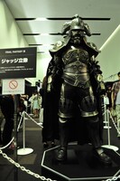 ジャッジの立像。