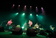 初恋の嵐とともに「初恋に捧ぐ」を熱演する岩崎慧（セカイイチ）。（撮影：河本悠貴）