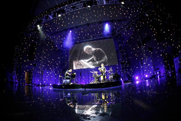 本日9月1日に行われた→Pia-no-jaC←日比谷野外大音楽堂公演の模様。（Photography：Takumi Nakajima）