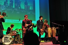 東京スカパラダイスオーケストラのライブの模様。