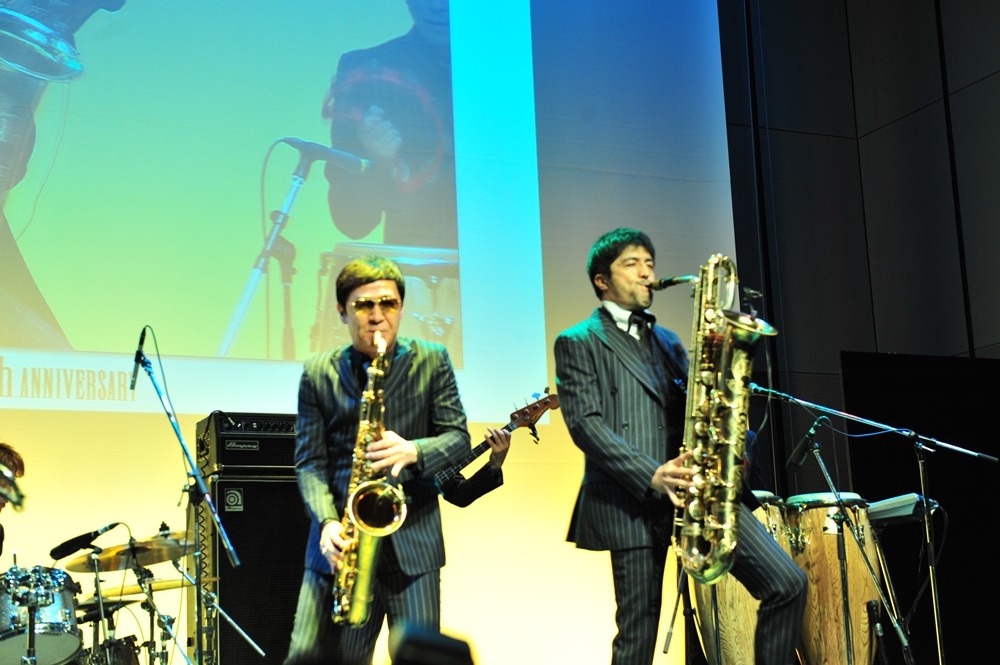 東京スカパラダイスオーケストラのライブの模様。
