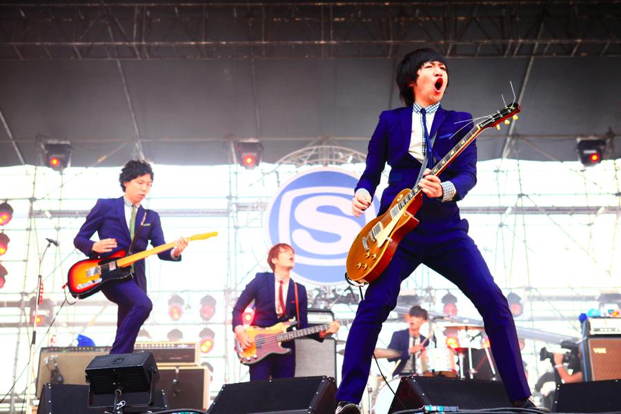 THE BAWDIES