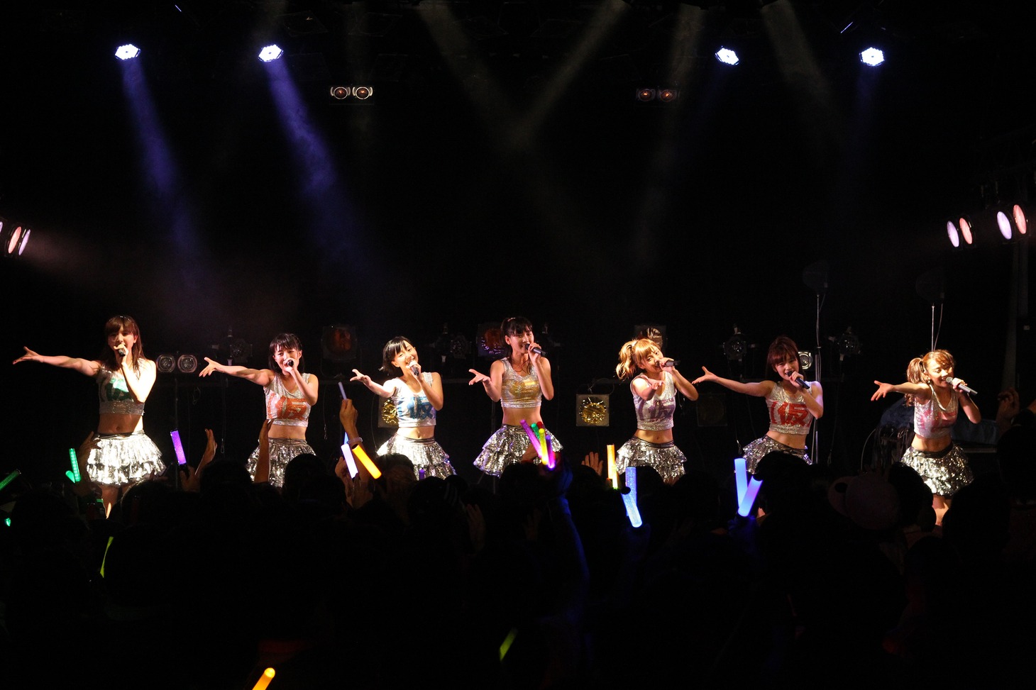 写真は「アップアップガールズ（仮） 1st LIVE 代官山決戦（仮）」のワンシーン。