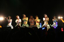 写真は「アップアップガールズ（仮） 1st LIVE 代官山決戦（仮）」のワンシーン。