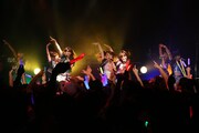写真は「アップアップガールズ（仮） 1st LIVE 代官山決戦（仮）」のワンシーン。