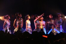 写真は「アップアップガールズ（仮） 1st LIVE 代官山決戦（仮）」のワンシーン。