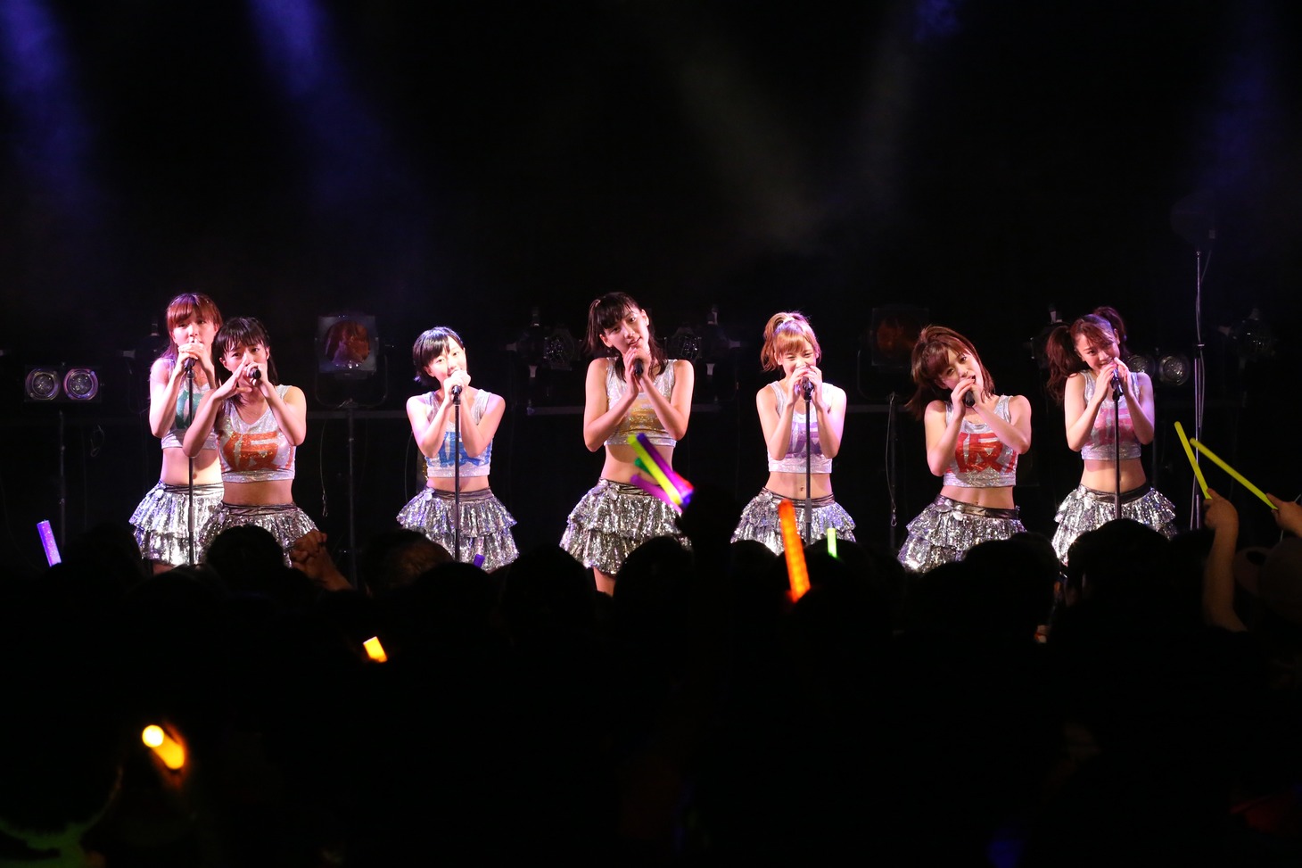 写真は「アップアップガールズ（仮） 1st LIVE 代官山決戦（仮）」のワンシーン。