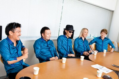 ナタリーPower Pushではテレビアニメ「エウレカセブンAO」のオープニングテーマを歌うFLOWのメンバー5人によるインタビューを公開中。