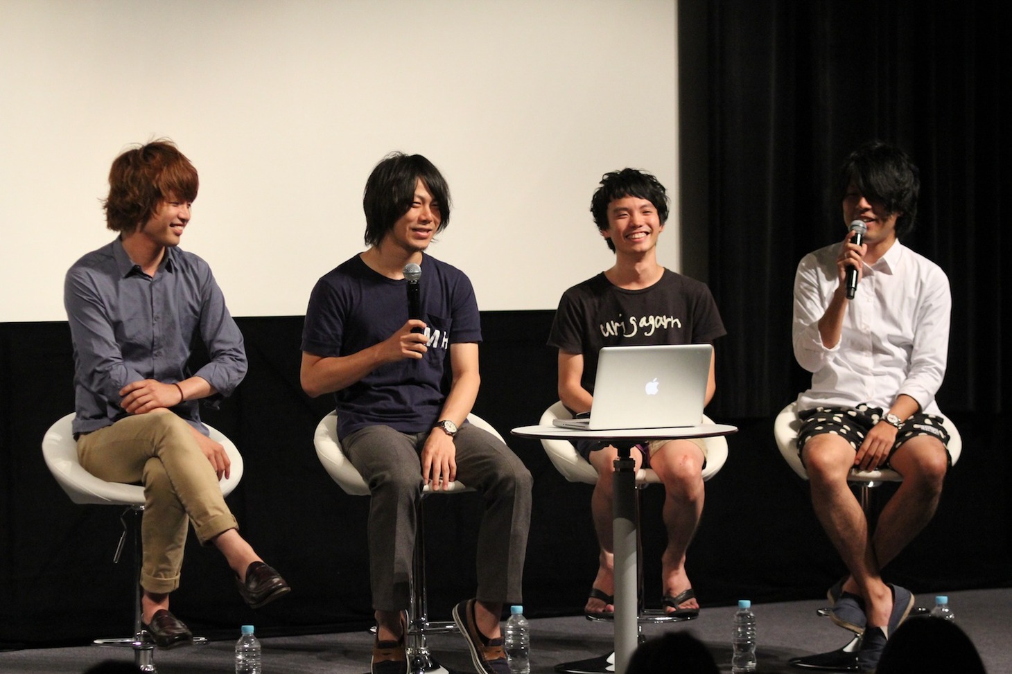 約45分におよんだトークは終始大盛り上がり。何度も笑い声が場内に響いた。