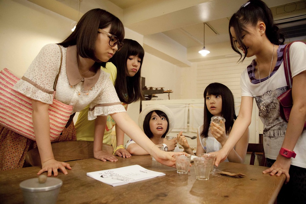 「好好！ キョンシーガール～東京電視台戦記～」のワンシーン。 (C) 好好！キョンシーガール製作委員会