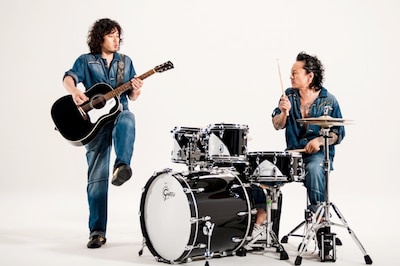 MANNISH BOYS「Dark is easy」のビデオクリップのワンシーン。