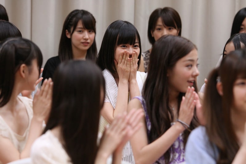 選ばれた瞬間の生田絵梨花（写真中央）。(C) 2012 LIONS GATE FILMS INC. ALL RIGHTS RESERVED.