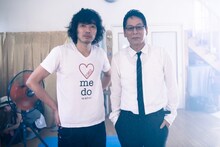 斉藤和義（写真左）と大杉蓮（右）。