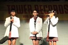 インタビューに答えるさくら学院科学部。