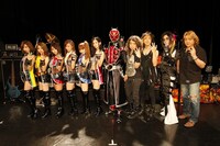 記者会見のフォトセッションより。 (C)2012 石森プロ・テレビ朝日・ADK・東映