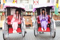 人力車に乗る桃黒亭ぷに丸＆なめんな。