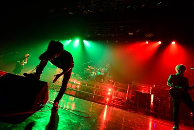 「ONE OK ROCK 2012 "The Beginning" TOUR」Zepp Nagoya公演の様子。