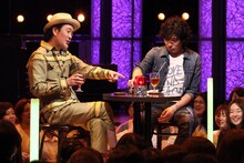 スタジオトーク中のリリー・フランキー（写真左）と斉藤和義（右）。