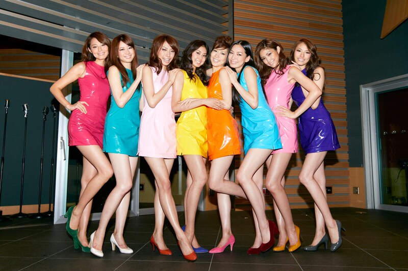 写真左から、リーダーの中村さくら、藤本恵理子、苫米地玲奈、尾花貴絵、春輝、簑島宏美、滝元吏紗、河合ひかる。