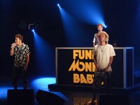 FUNKY MONKEY BABYSのスタジオライブの模様。
